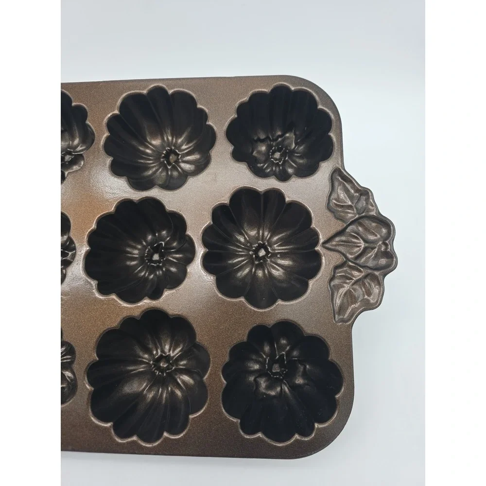 Nordic Ware Pumpkin Patch Muffin Pan 6 Cup, 1.5L, 12 Pumpkins, Non-stick Pan